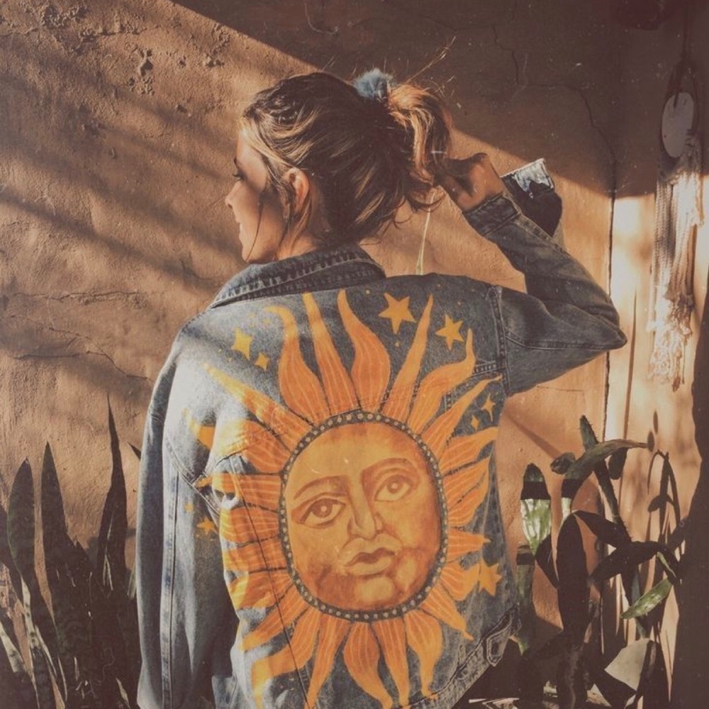 Roz Ali Hand Painted denim jacket / Sun design med